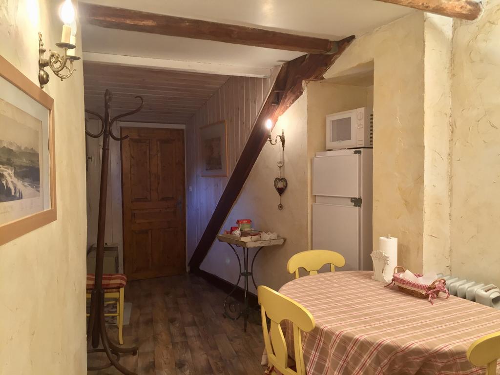 Les Means Bed & Breakfast Meolans-Revel Exterior photo